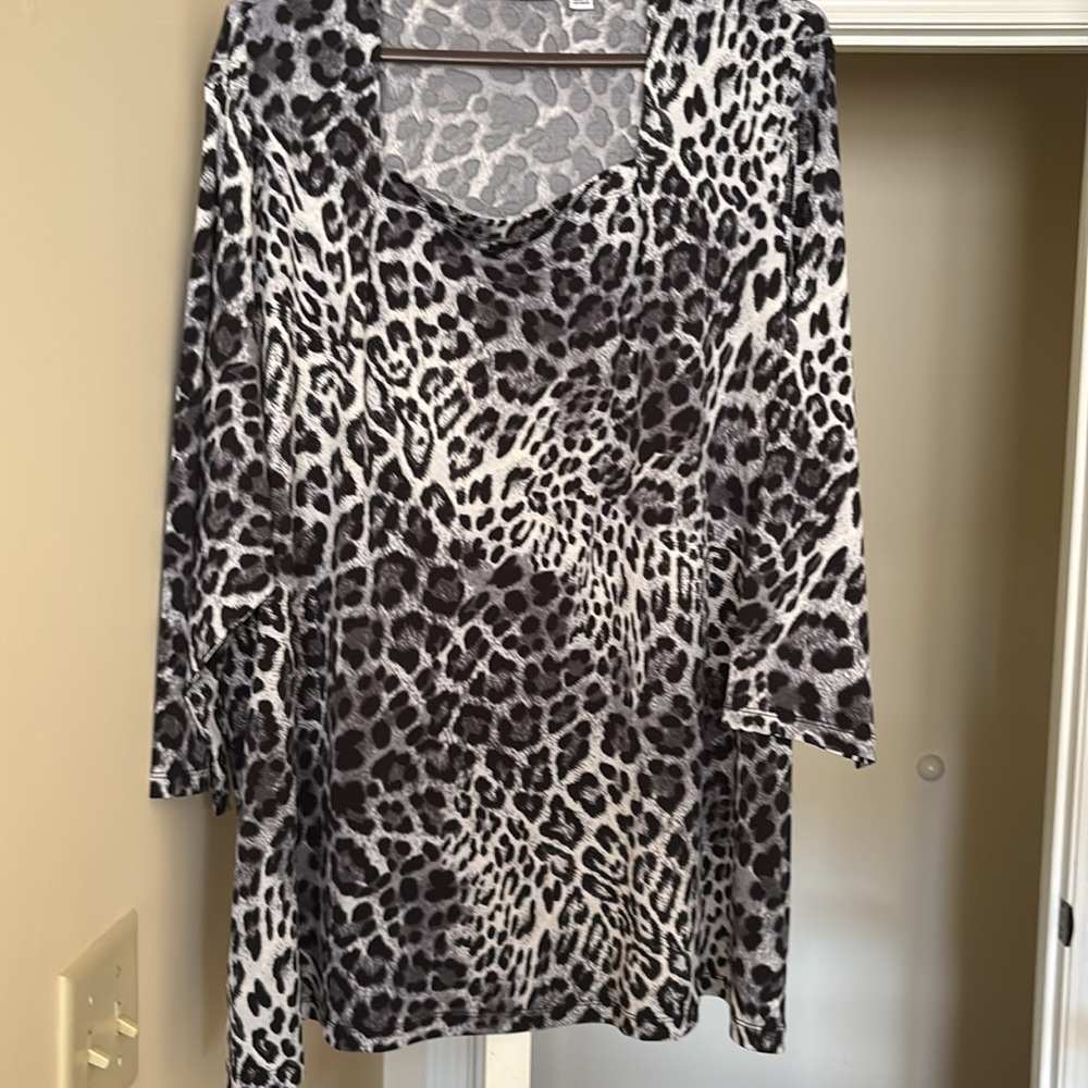 Susan Graver Gray Leopard Print Top